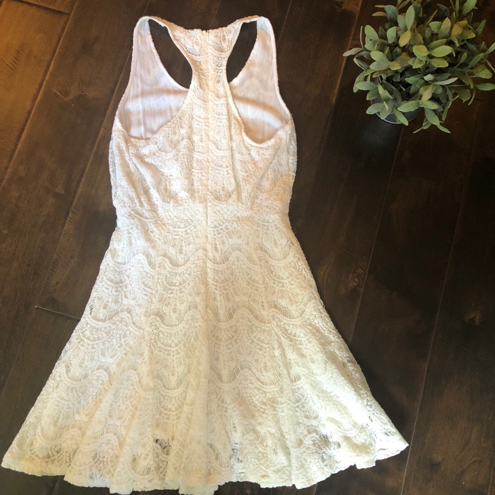 WHITE LACE DRESS - Picture 2 of 8